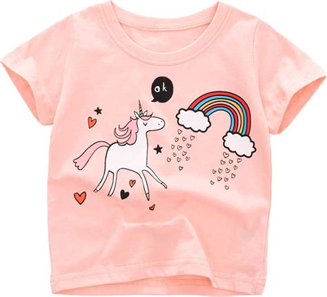 Unicorno su maglietta di bambina con arcobaleno