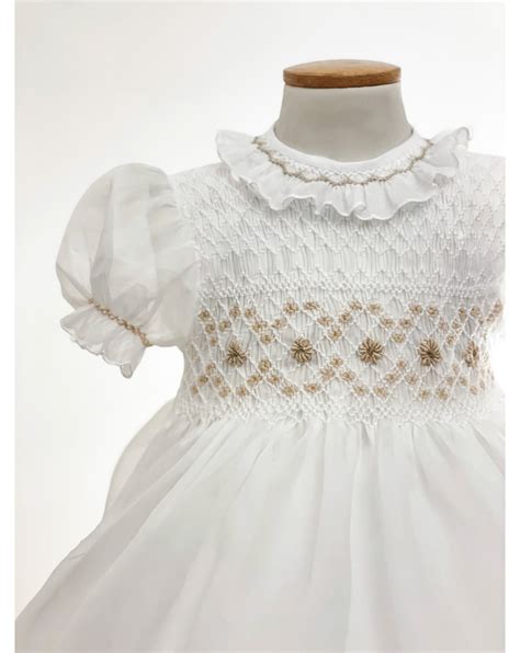 Vestitino da bambina elegante con punto smock