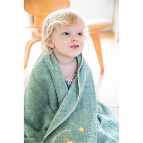 Bambino avvolto in un asciugamano personalizzato dopo il bagnetto