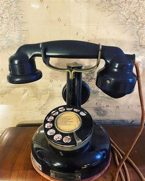 Telefono antico in bachelite