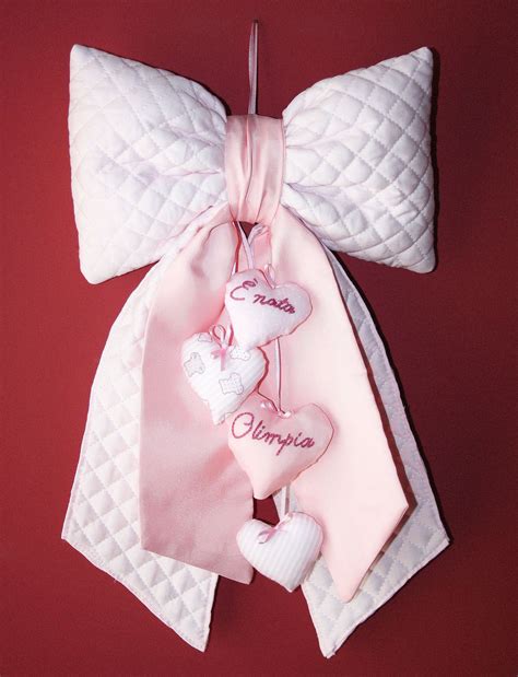 Assemblaggio fiocco nascita in stoffa