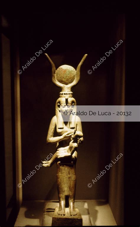 Iside allatta Horo (Isis Lactans)