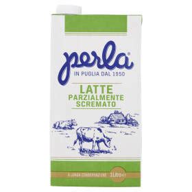 Perla di latte sul capezzolo