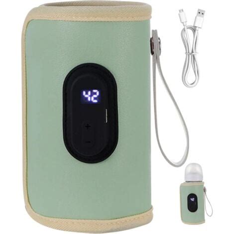 Famiglia in viaggio con scaldabiberon