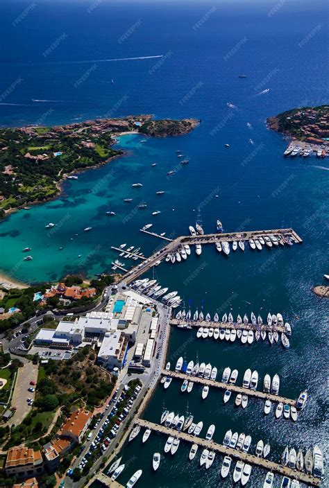 Veduta aerea della costa di Porto Cesareo con evidenza dei plessi scolastici