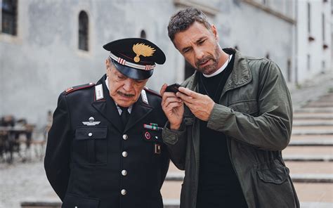 Scena tratta dalla fiction Don Matteo con il personaggio del Capitano Anceschi