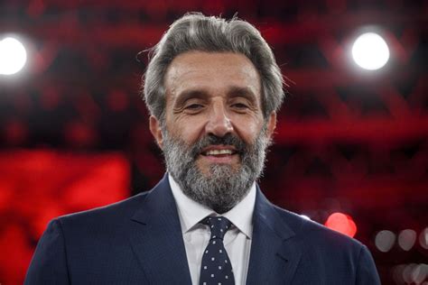 Flavio Insinna durante la presentazione di un suo libro
