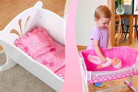 bambola in culla di legno