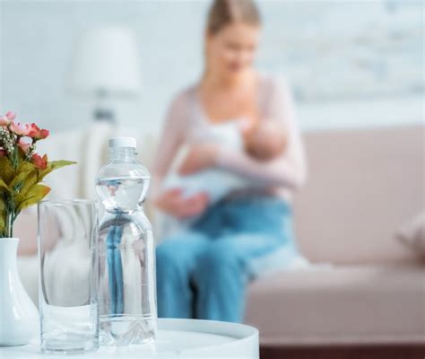 Quantità di acqua raccomandata in allattamento