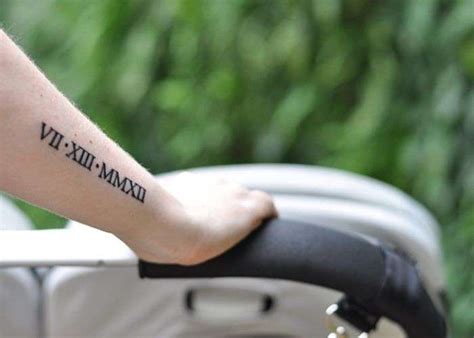 Tatuaggio con data in numeri romani