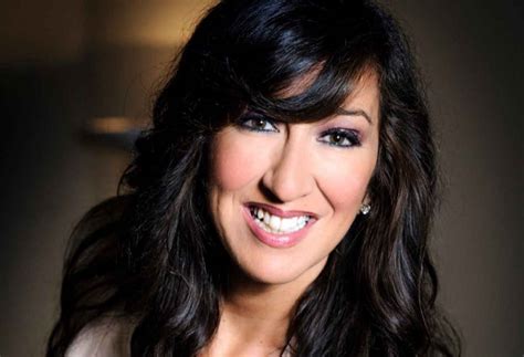 Emanuela Aureli che dipinge