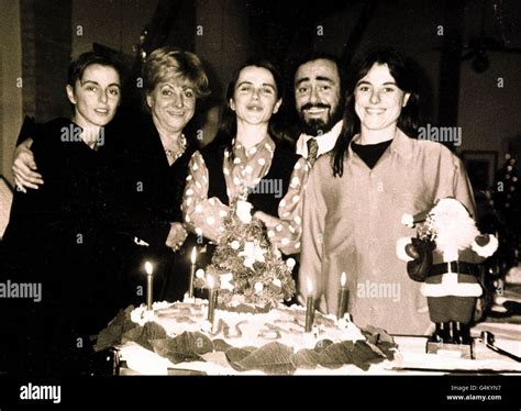 Luciano Pavarotti con la sua famiglia d'origine