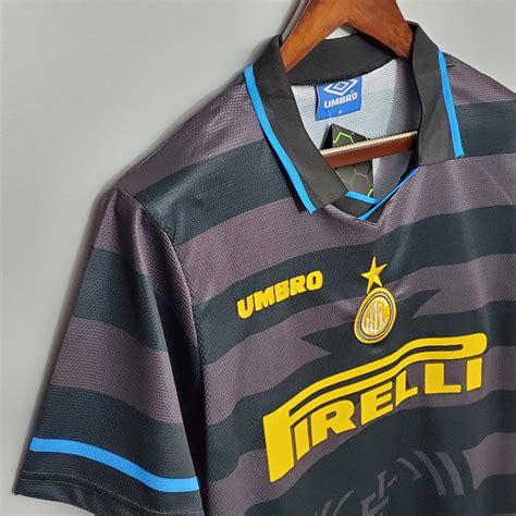 Maglia Inter anni '90 con sponsor Pirelli e logo Umbro