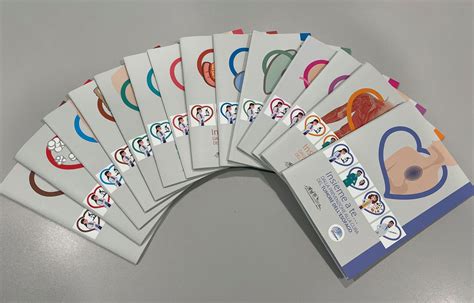 Vari libri e opuscoli informativi sull'allattamento e la cura del neonato