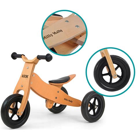 Dettaglio di una balance bike in legno con certificazione FSC