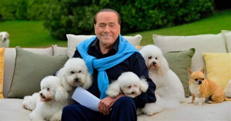 Silvio Berlusconi con il suo cane Dudù