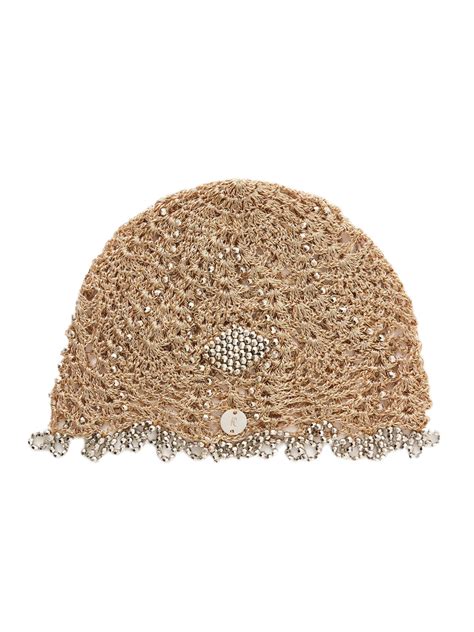 Cappello di paglia per neonata con nastro decorativo su sfondo estivo
