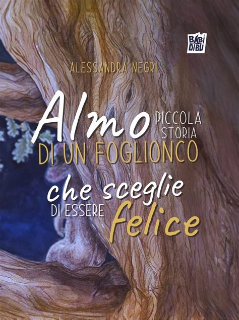 Famiglia felice che sceglie articoli per bambini usati in un negozio