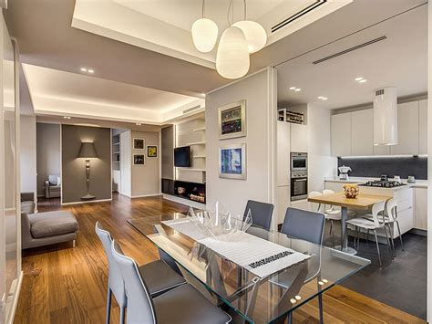Interno di un appartamento moderno a Fertilia con cucina attrezzata e zona living