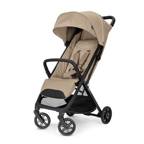 Inglesina Quid in uso, mostrando le sue dimensioni compatte
