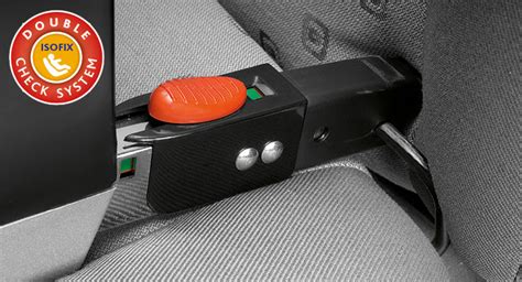 Dettaglio tecnico del sistema di aggancio del seggiolino auto