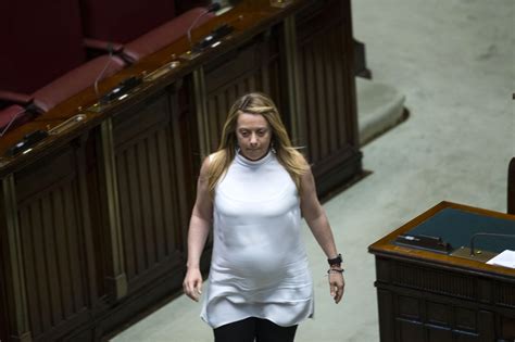 Giorgia Meloni con il pancione