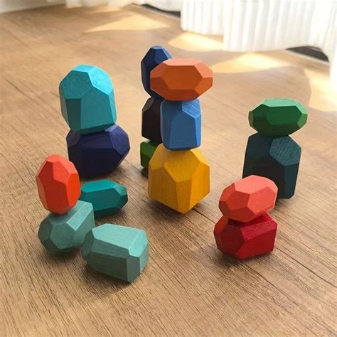 Giochi in legno impilabili e da tirare per lo sviluppo motorio e cognitivo