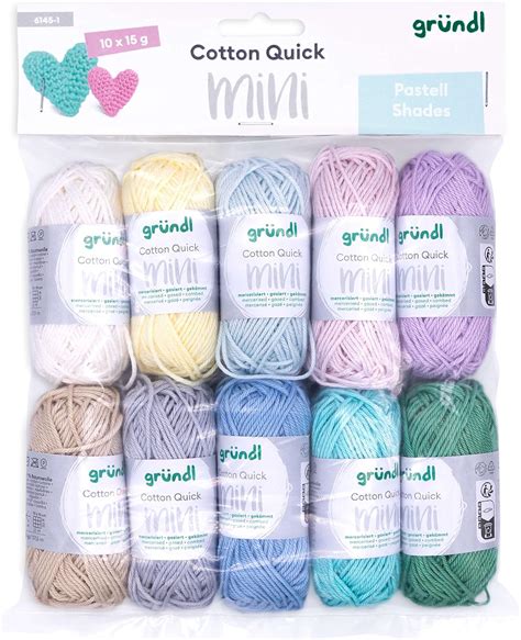 set di filati in cotone color pastello e uncinetti pronti per la lavorazione
