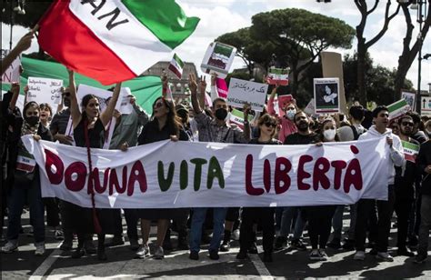 Manifestazione per i diritti delle donne e la libertà di scelta