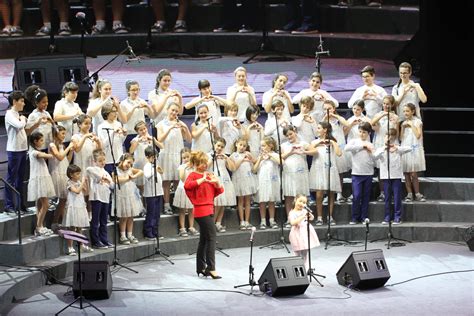 Piccolo Coro dell'Antoniano durante un'esibizione