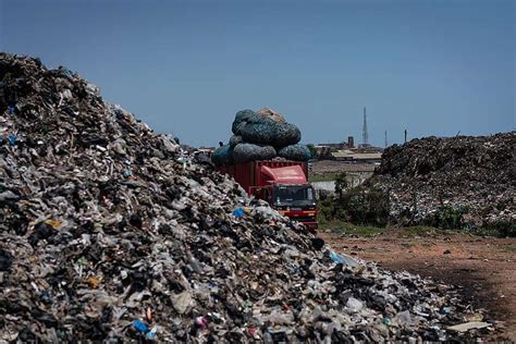 Rifiuti di pannolini in una discarica