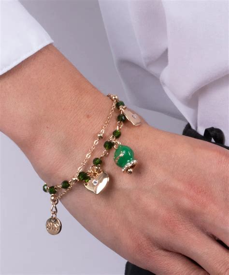 Braccialetto verde con ciondolo