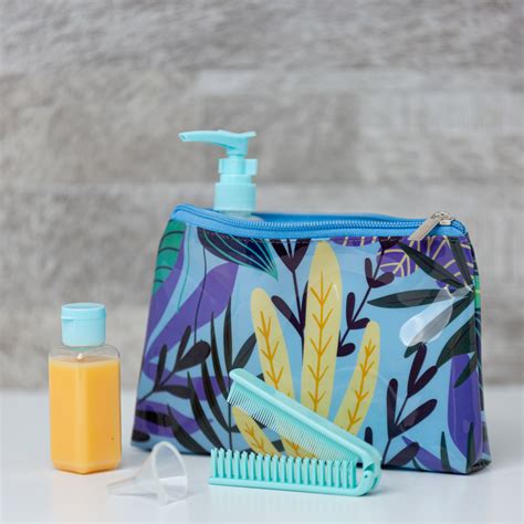 Kit igiene per neonati in una pochette da viaggio