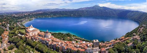 Lago di Albano con vista su Castel Gandolfo