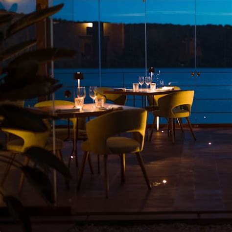 Interno accogliente del ristorante de La Culla del Lago