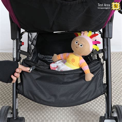 Accessori essenziali del passeggino: capottina e cestello portaoggetti