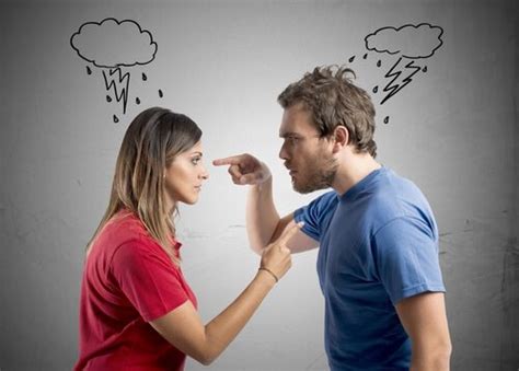 Coppia che discute del futuro