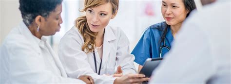 professionisti sanitari che collaborano