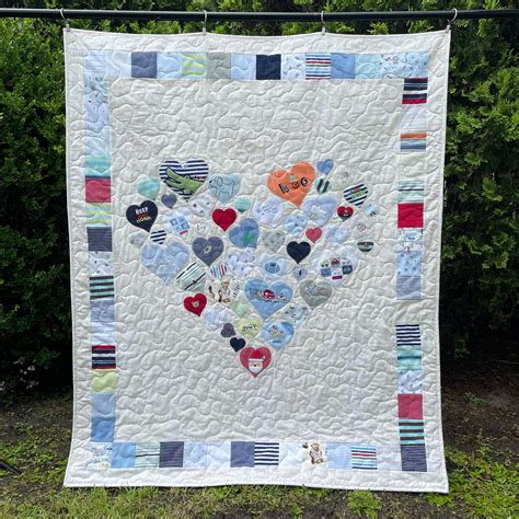 Memory Quilt realizzata con tutine usate
