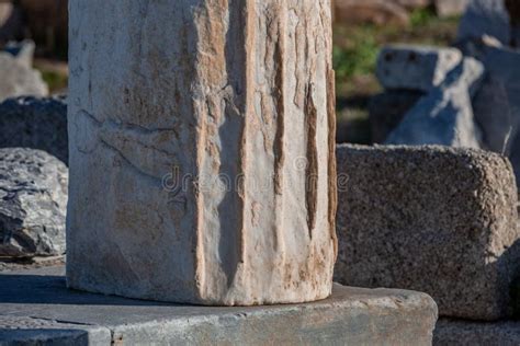raffigurazione di un'erma greca o di un pilastro fallico antico
