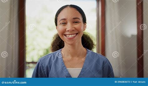 Donna che si prende un momento di pausa