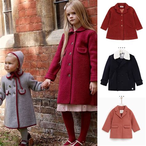 Bambini in abiti classici stile inglese