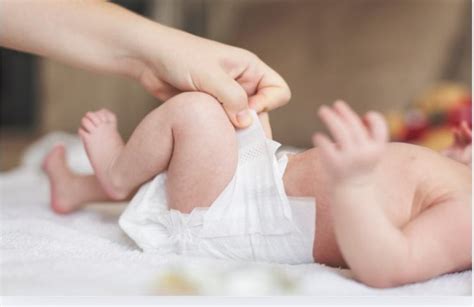 Pelle di neonato sana e pulita con pannolino lavabile