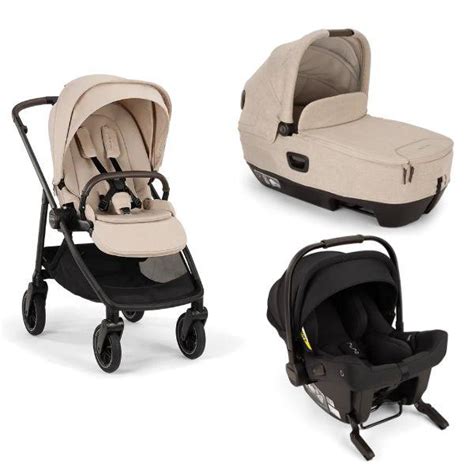 Schema di un passeggino trio con navicella, passeggino e seggiolino auto
