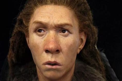 Donna neanderthal in fase di parto