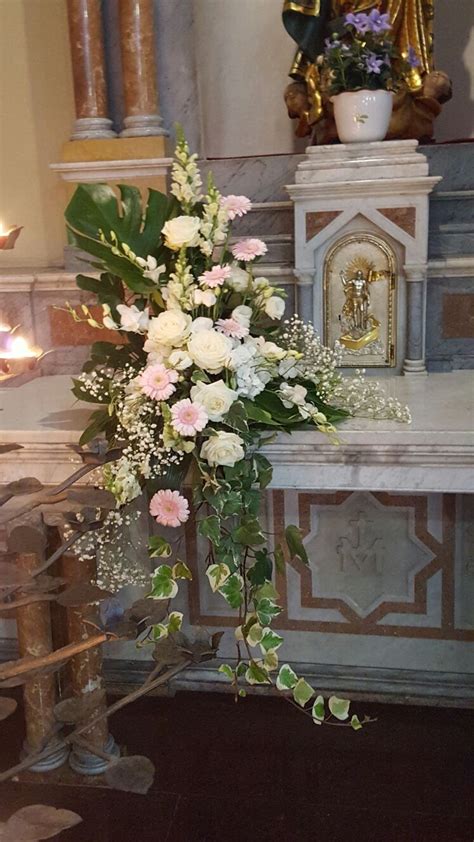 fiori freschi e delicati per decorazione battesimo