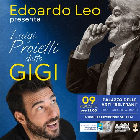 Gigi Proietti durante una sua celebre performance teatrale