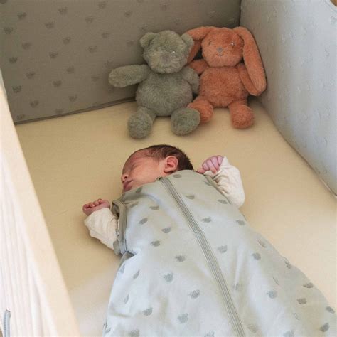 Bambino nel sacco nanna