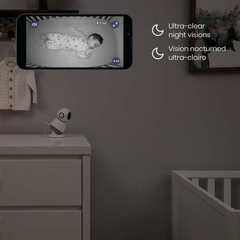 Dettaglio della telecamera del Maxi-Cosi Baby Monitor See Pro con cuneo di supporto