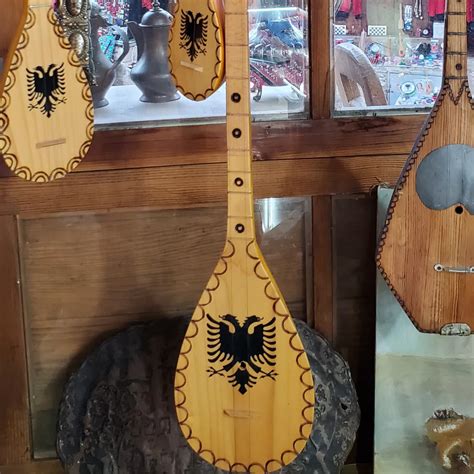 Strumenti musicali tradizionali albanesi